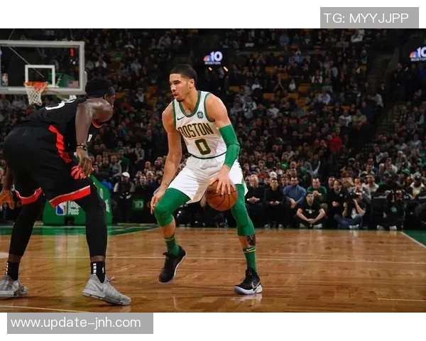 实况足球高中锋的技巧与战术解析助你成为场上明星球员