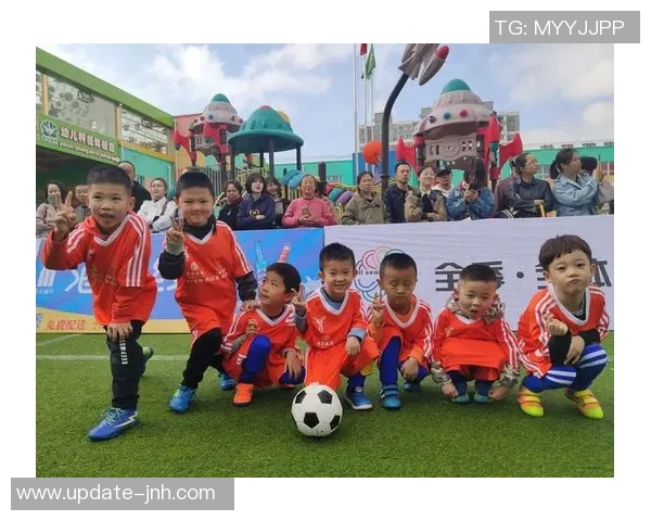 振东小学足球队勇夺市级比赛冠军展现青春风采与团队精神